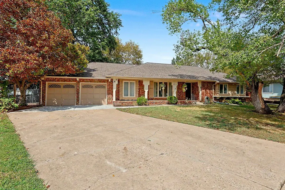 661 N Oak Ct, Derby, KS 67037 - #1