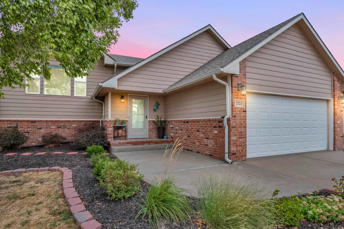 2321 Paddington Ave, Newton, KS 67114 - #1