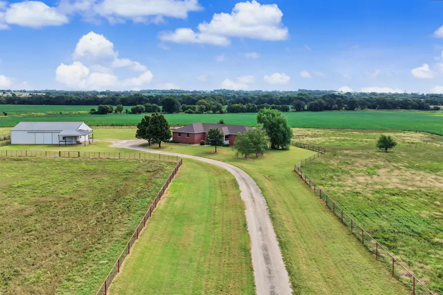 2418 Flag Rd, Abilene, KS 67410 - #2