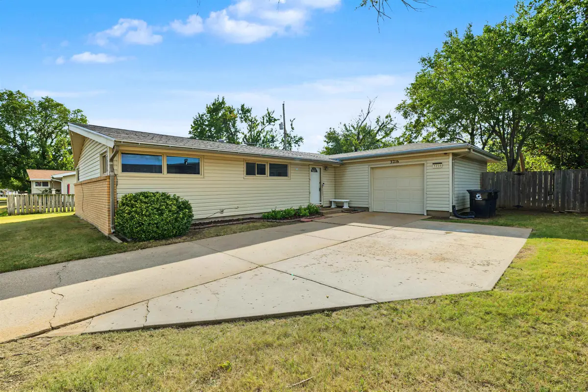 3216 Canterbury Dr, Salina, KS 67401 - #1