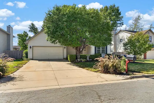 4364 N Eagle Lake Ct, Bel Aire, KS 67220