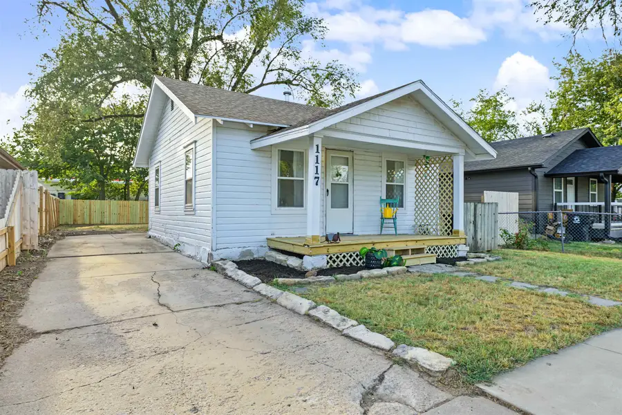 1117 N 8th St, Salina, KS 67401 - #2