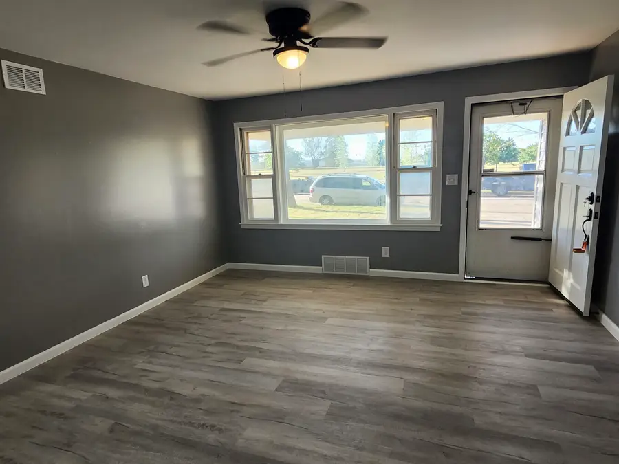 5908 E Kinkaid St, Wichita, KS 67218 - #2