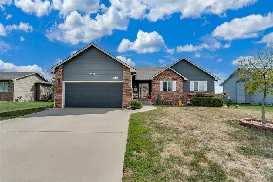 1879 W Lakeview Ct, Haysville, KS 67060 - #2