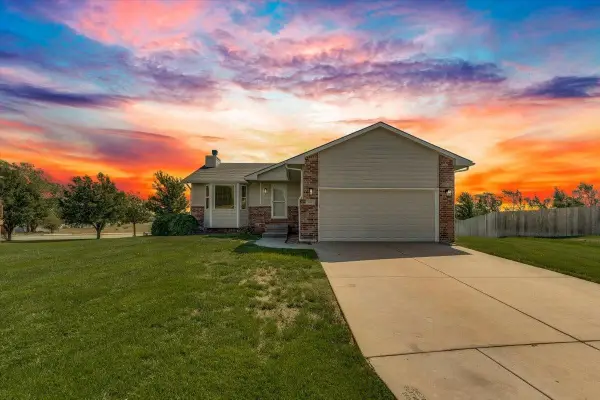 12013 W Grant Ct, Wichita, KS 67235