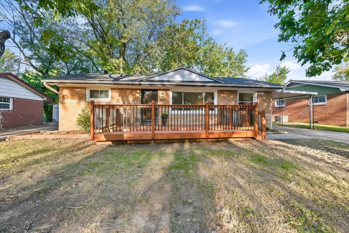1127 N Westview Dr, Derby, KS 67037 - #1