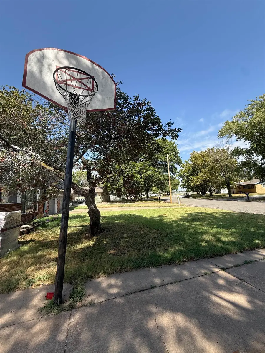 971 N Country Acres, Wichita, KS 67212 - #2