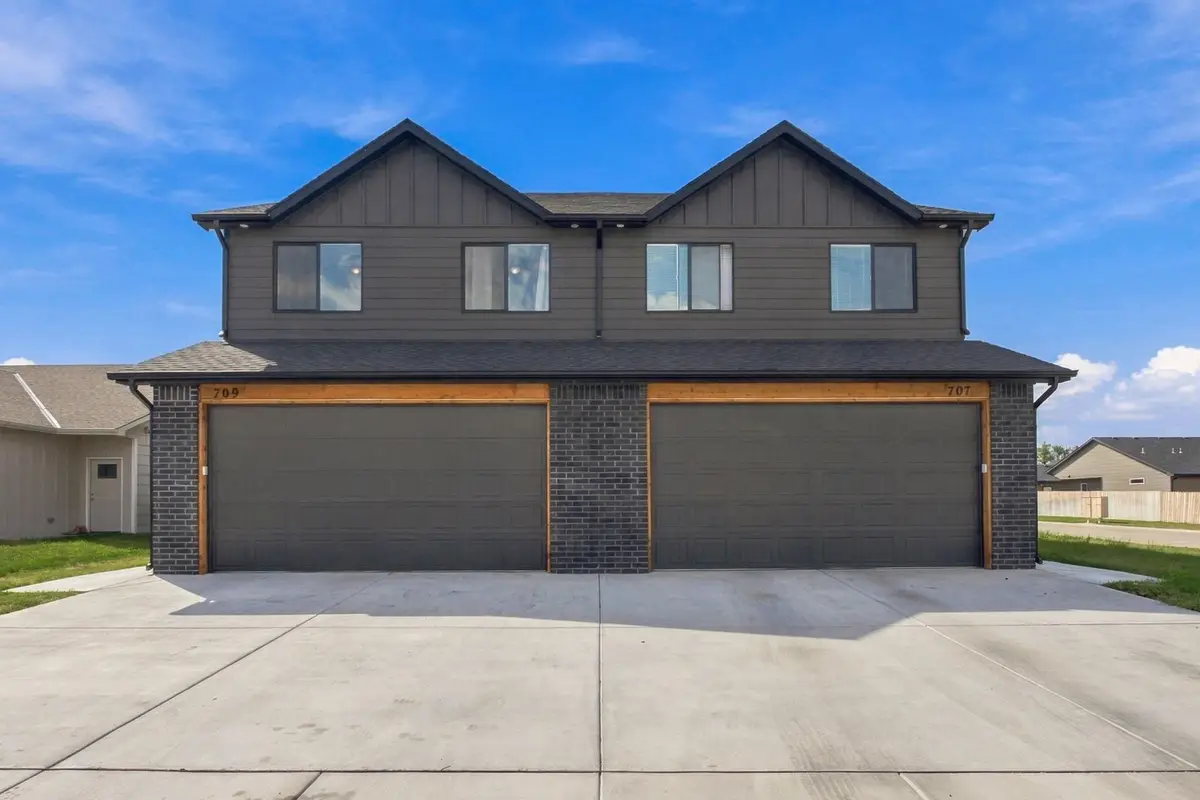 707 E Briarbrook Ln, Park City, KS 67147 - #1