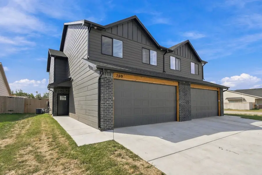 707 E Briarbrook Ln, Park City, KS 67147 - #2