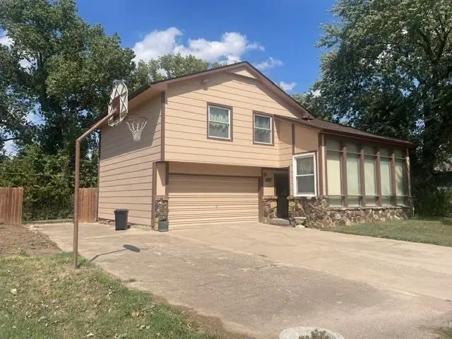 3210 E Navajo Ln, Wichita, KS 67216 - #1