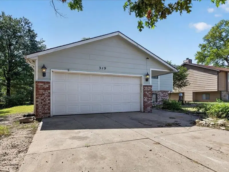 319 W Tomahawk St, Kechi, KS 67067 - #2