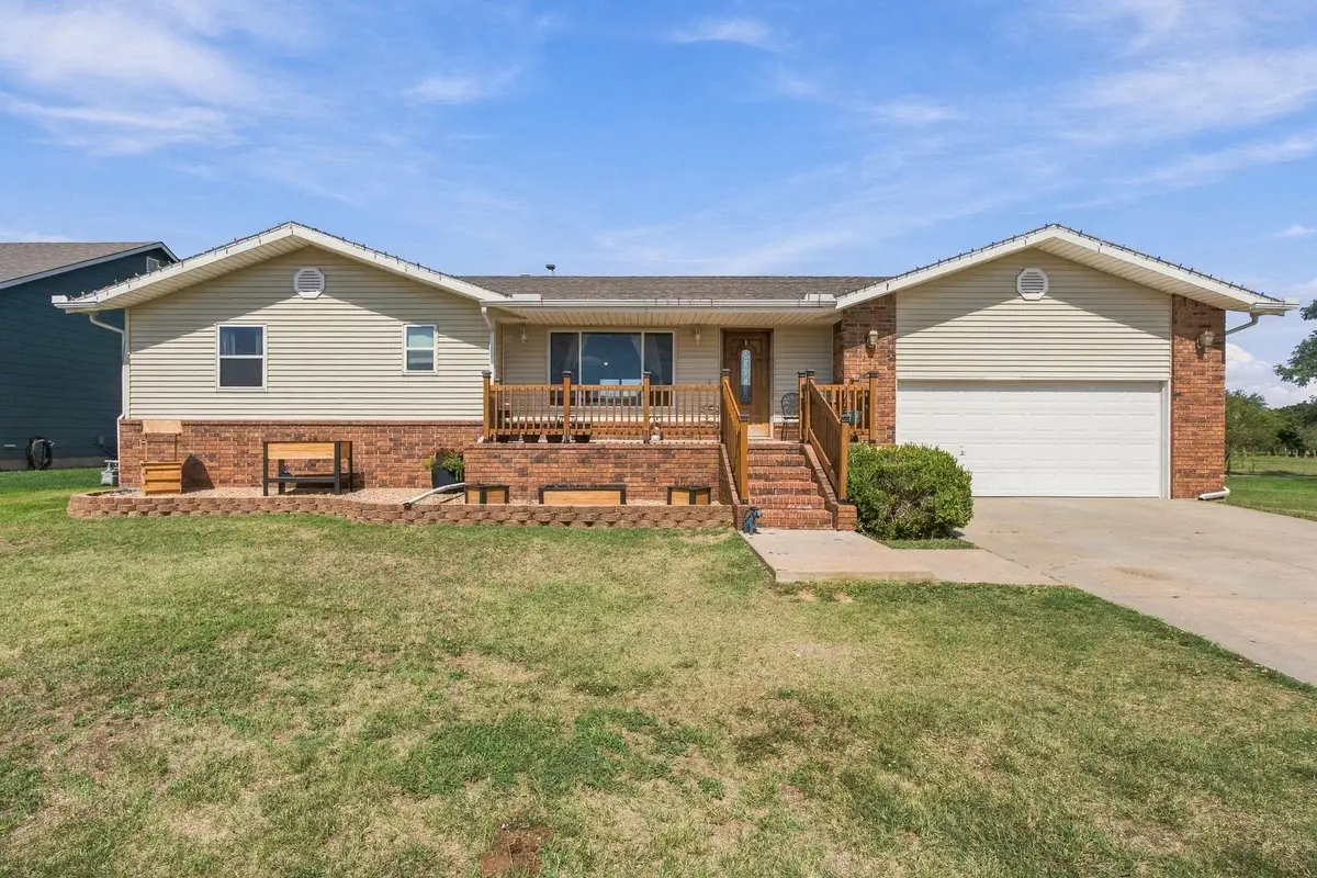 806 W Goldie St, Conway Springs, KS 67031 - #1
