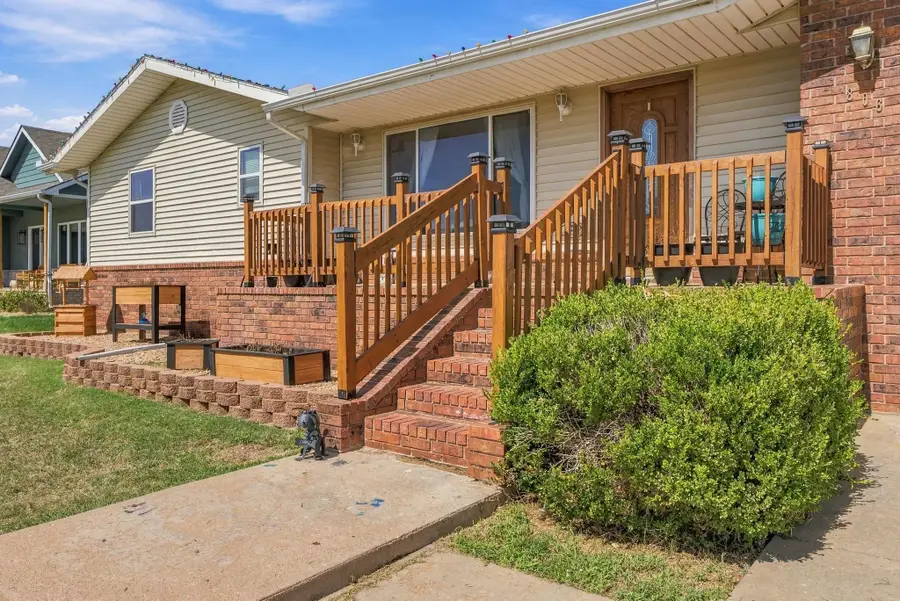806 W Goldie St, Conway Springs, KS 67031 - #3