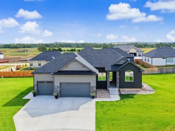 2606 Dunnwood Ln., Salina, KS 67401