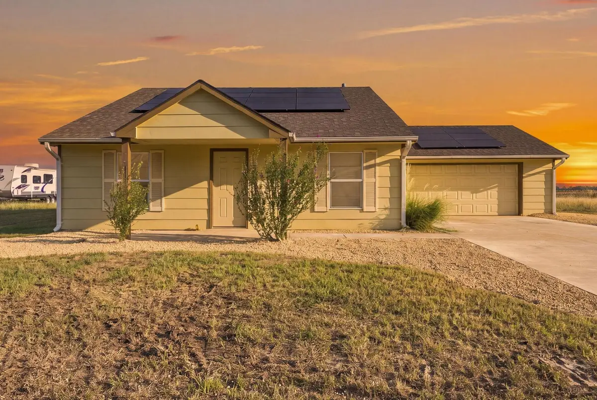 202 E 3rd St, Hillsboro, KS 67063-1103 - #1