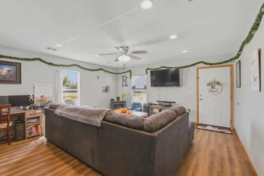 202 E 3rd St, Hillsboro, KS 67063-1103 - #3