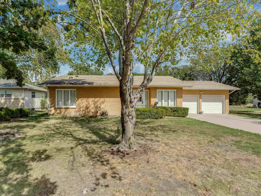 1120 E 8th, Newton, KS 67114 - #2