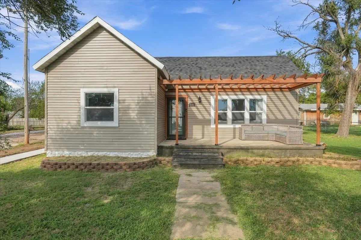 222 S 5th, Conway Springs, KS 67031 - #1