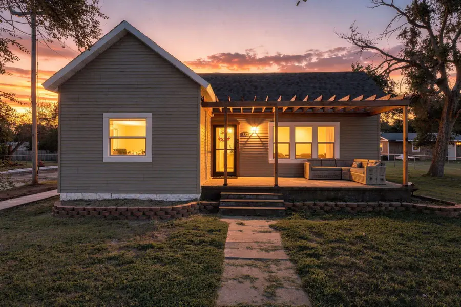 222 S 5th, Conway Springs, KS 67031 - #2