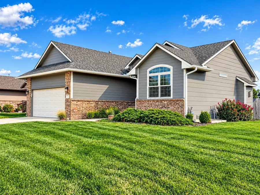 2 Ember Way Circle, Hesston, KS 67062 - #2