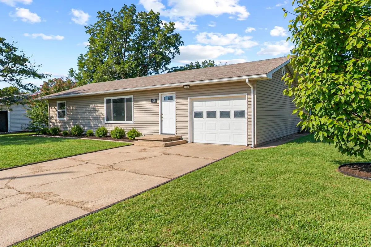 109 N Pine St, Argonia, KS 67004 - #1