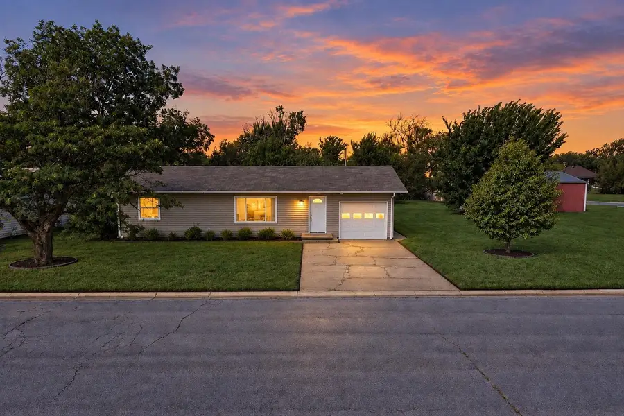 109 N Pine St, Argonia, KS 67004 - #2