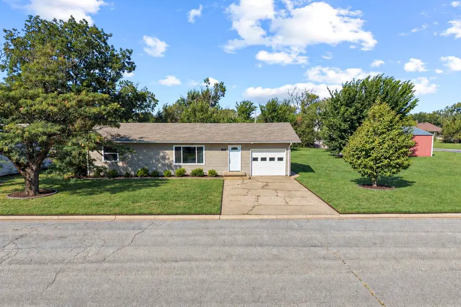 109 N Pine St, Argonia, KS 67004 - #3