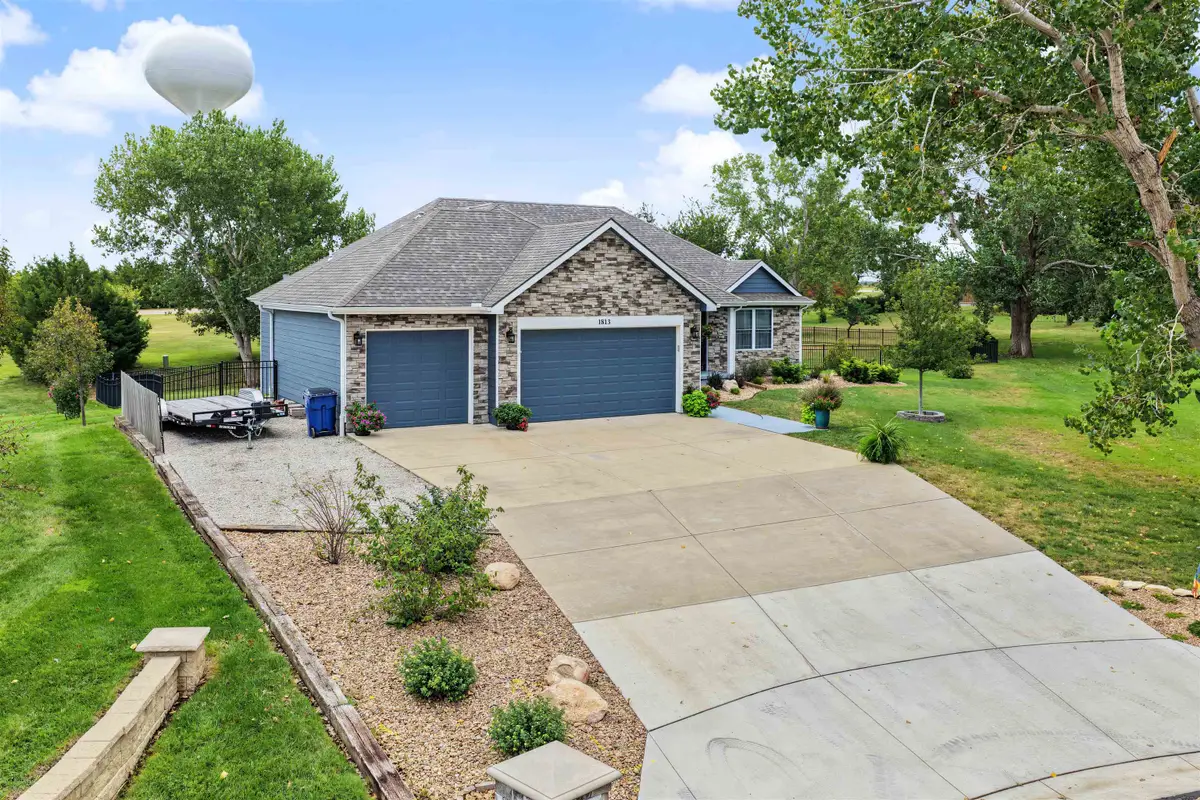 1813 Bluestem Ln, Salina, KS 67401 - #1