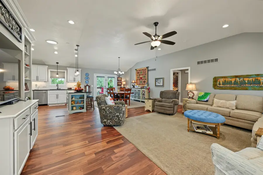 1813 Bluestem Ln, Salina, KS 67401 - #3