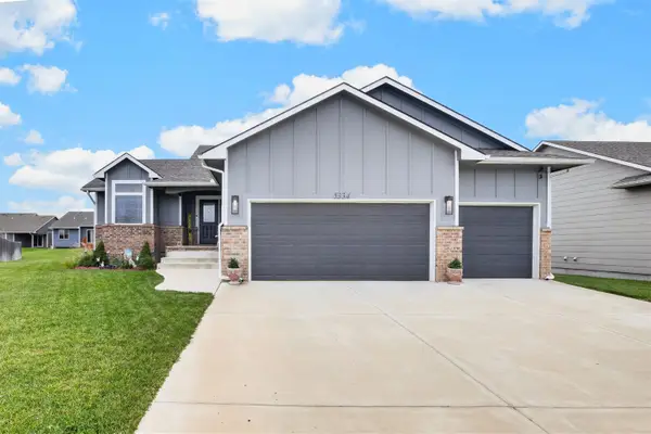 5334 N Pebblecreek St, Bel Aire, KS 67226