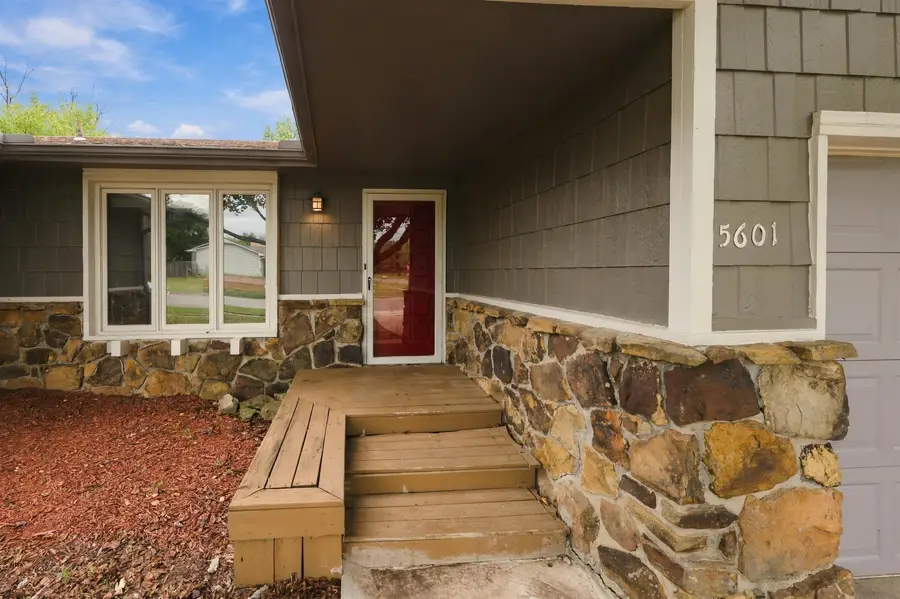 5601 E 39th St N, Bel Aire, KS 67220-1963 - #3