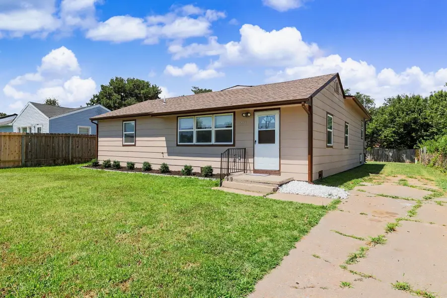 2611 N Lorraine Ave, Wichita, KS 67219 - #2