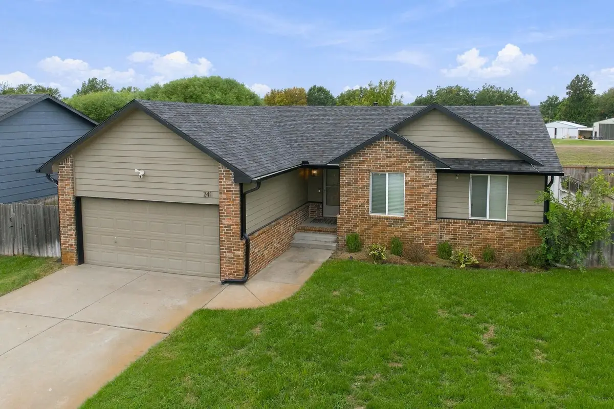 241 S Stoneridge, Valley Center, KS 67147 - #1