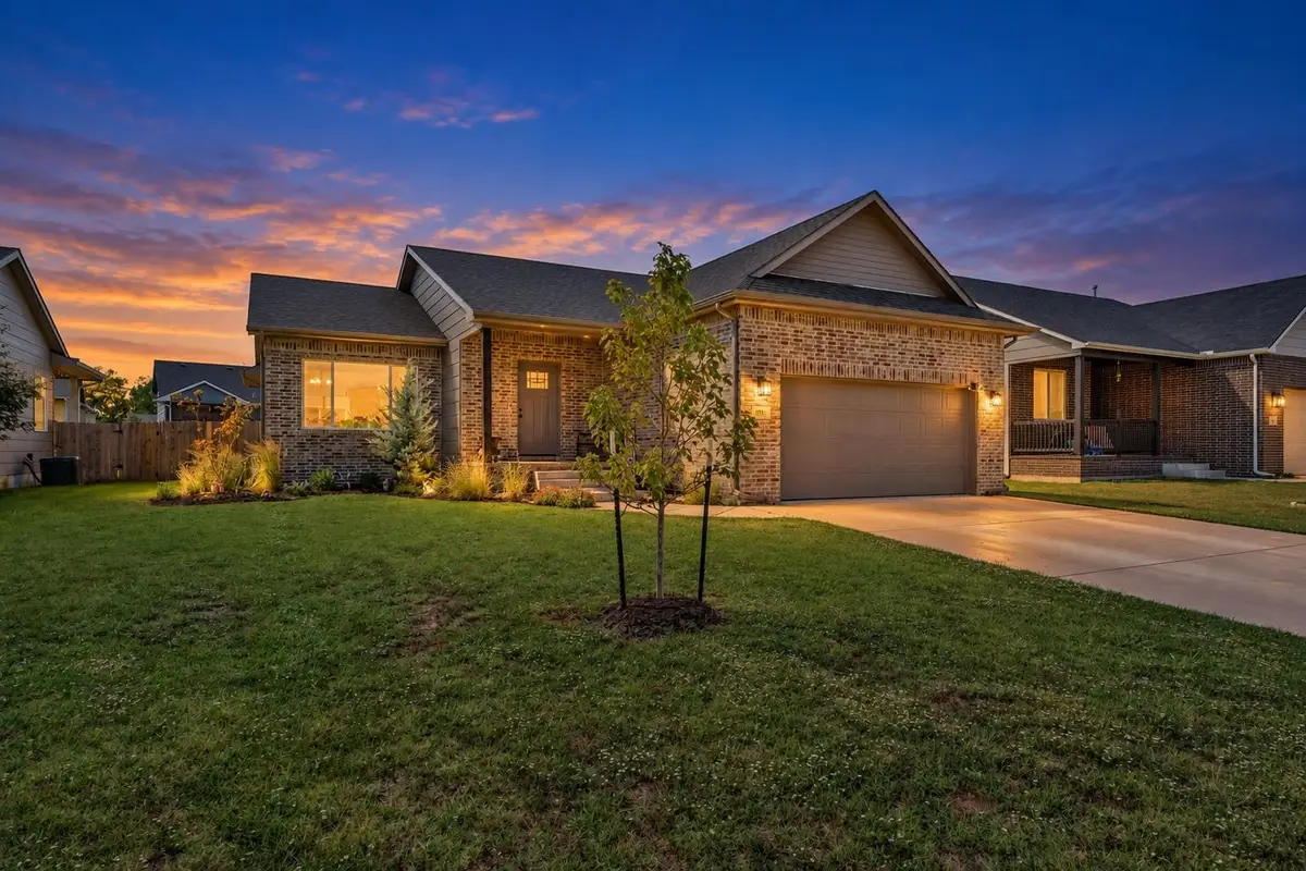 711 N Wakefield Ave, Valley Center, KS 67147 - #1