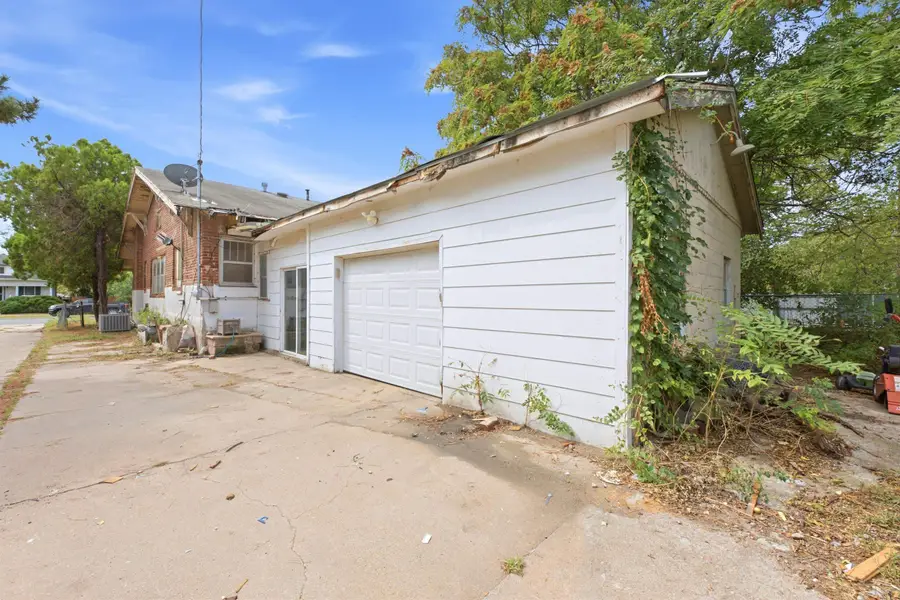 510 W Sherman Ave, Hutchinson, KS 67501 - #3