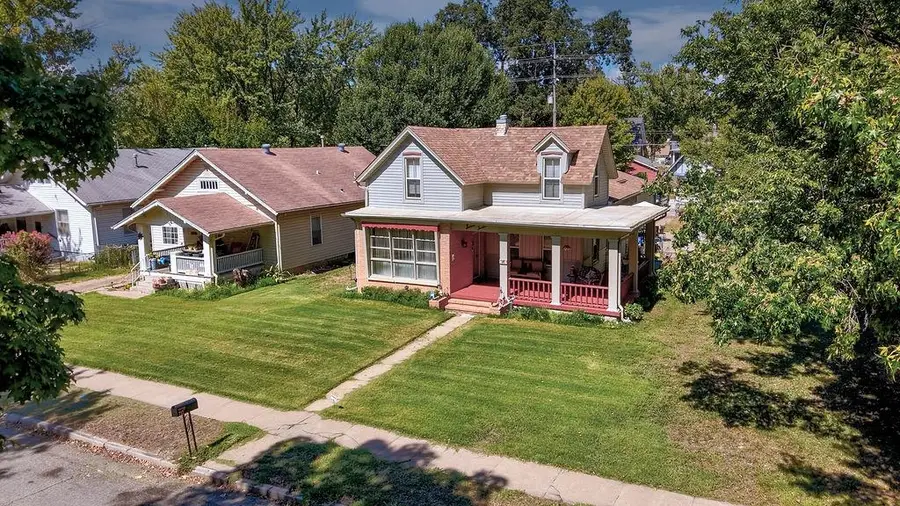712 E 12th, Winfield, KS 67156 - #2
