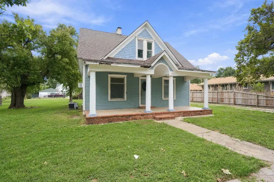 129 S Cranmer St, Conway Springs, KS 67031 - #2