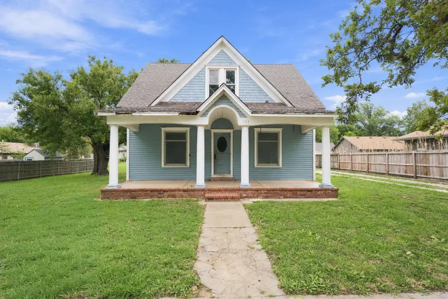 129 S Cranmer St, Conway Springs, KS 67031 - #3