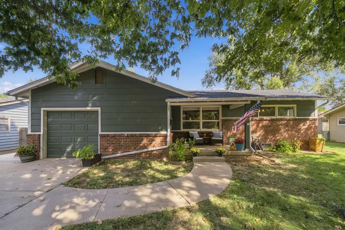 406 W Augusta Ave, Augusta, KS 67010 - #1