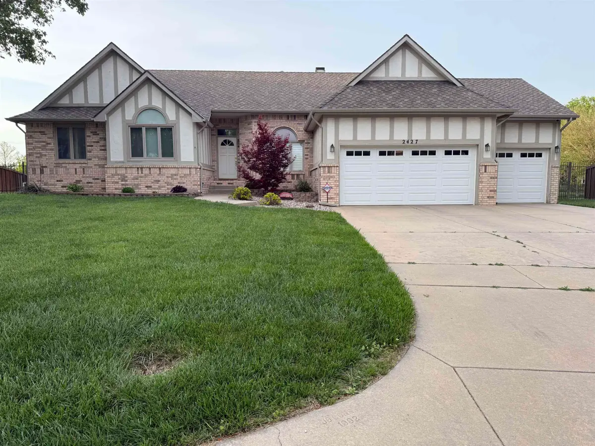 2427 N Vinegate Ct, Wichita, KS 67226 - #1