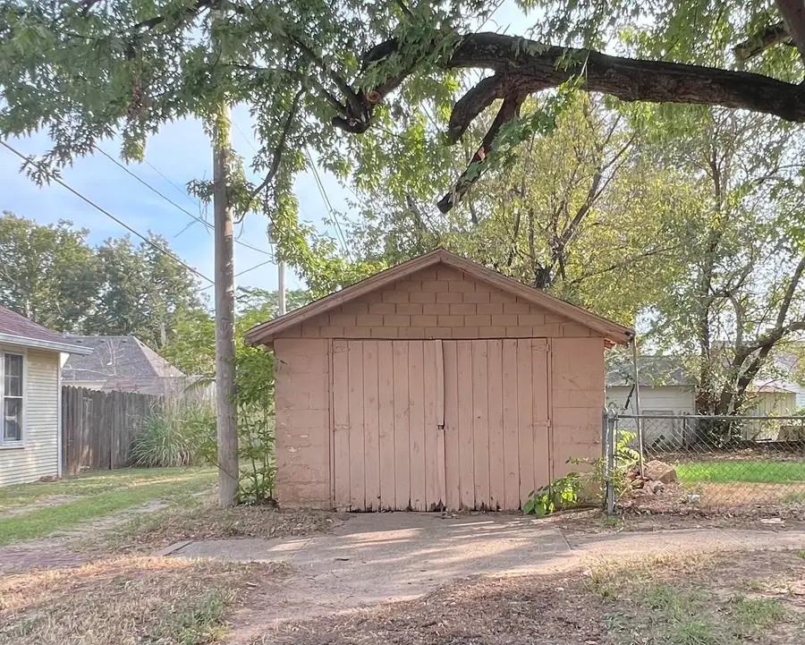 328 N 5th, Arkansas City, KS 67005 - #2