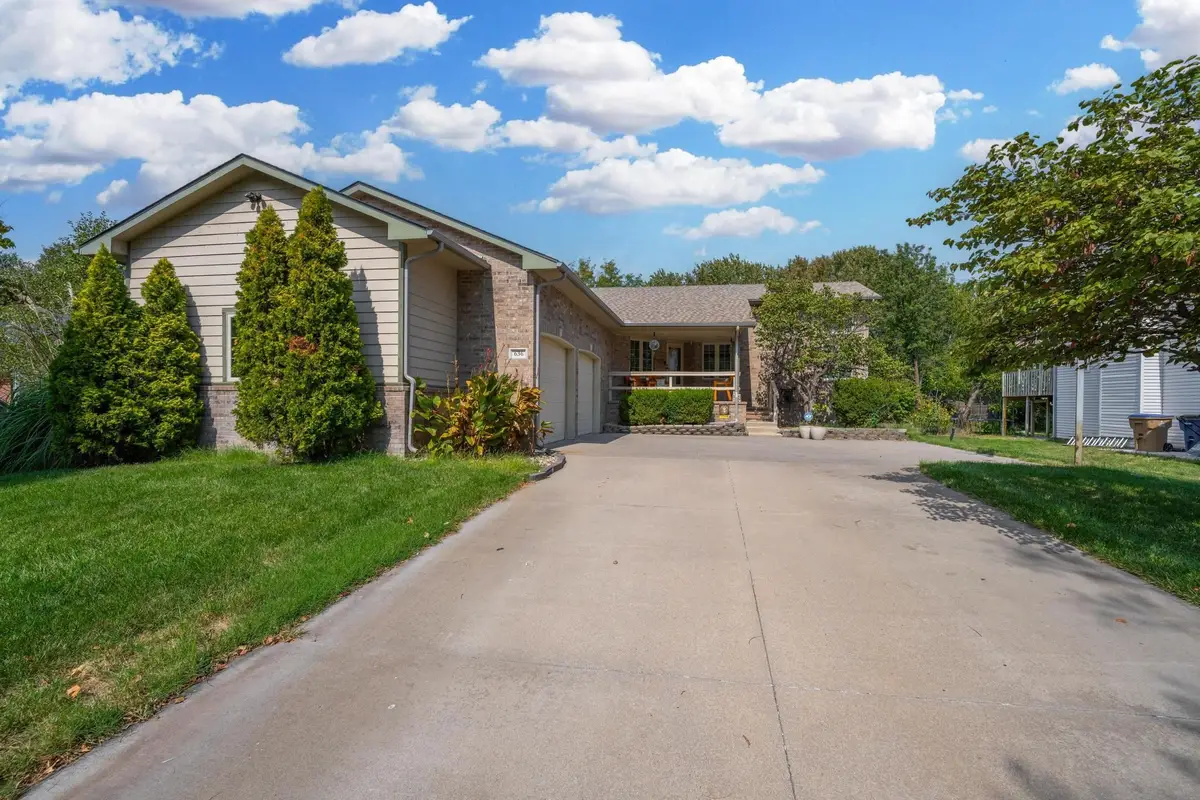636 E Main St, Valley Center, KS 67147 - #1