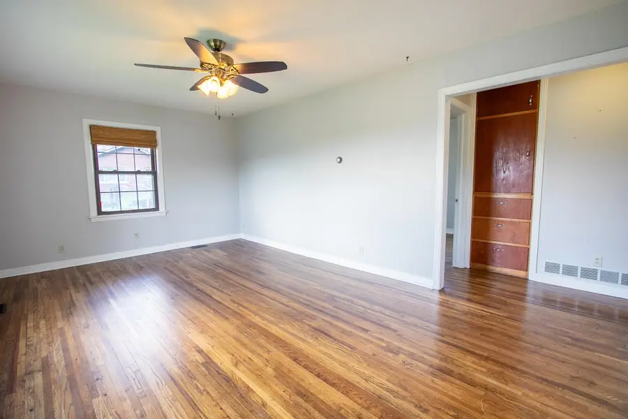 425 S Elm St, Whitewater, KS 67154 - #2