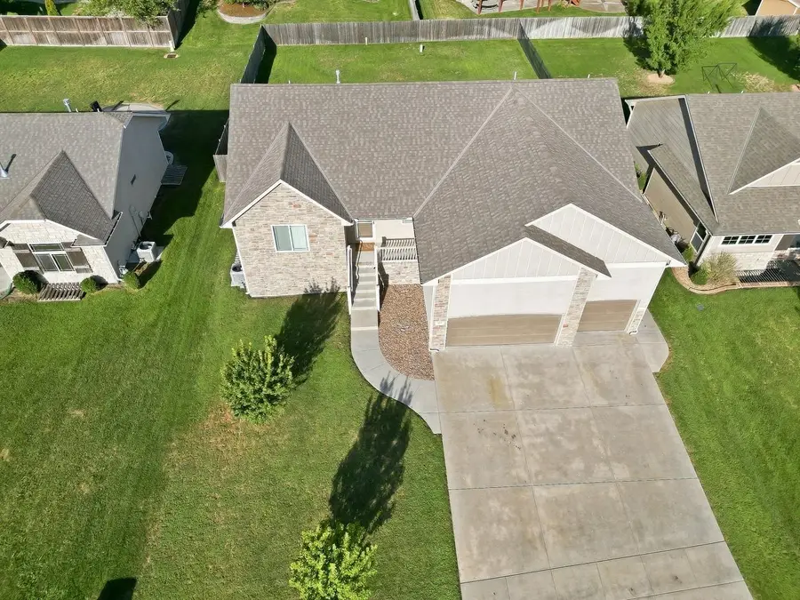 965 N Cedar Brook Circle, Mulvane, KS 67110 - #2
