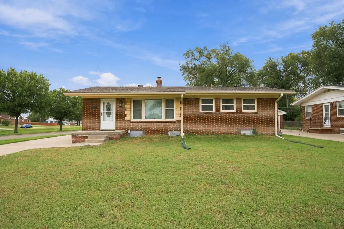 7504 E Gilbert St, Wichita, KS 67207 - #1