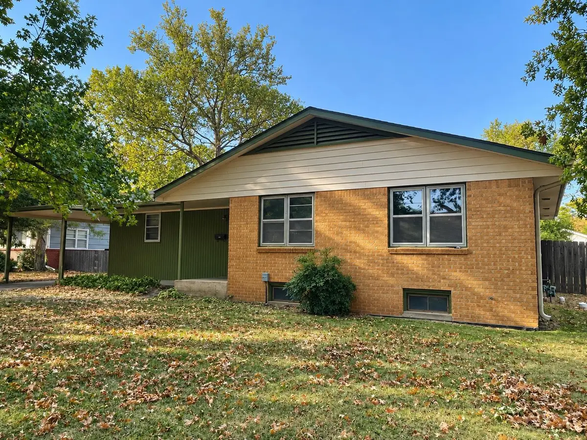 6 Roberts Ct, Winfield, KS 67156 - #1