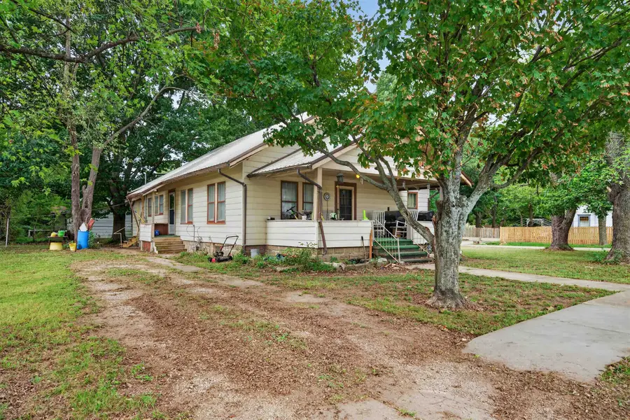 243 W Adams St, Howard, KS 67349 - #2