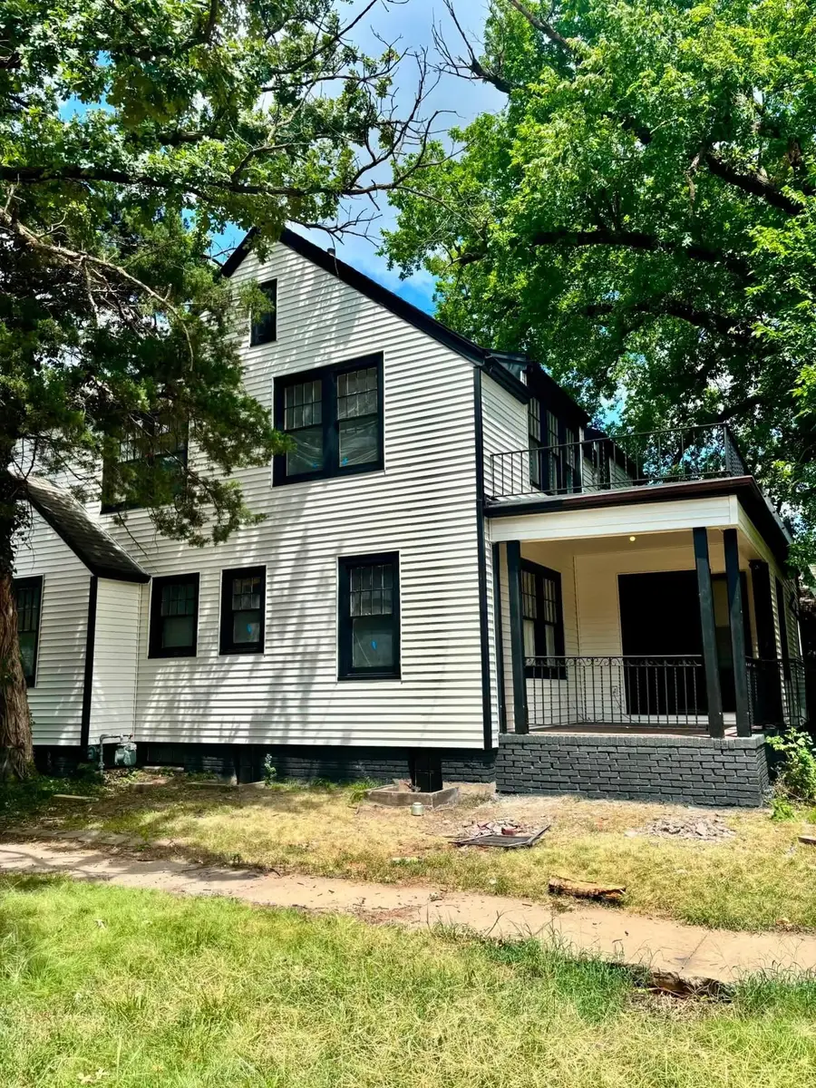 701 E 4th St, Newton, KS 67114 - #2