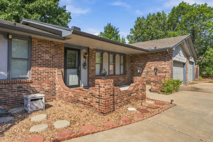 401 N Oak Forest Ln, Derby, KS 67037 - #3