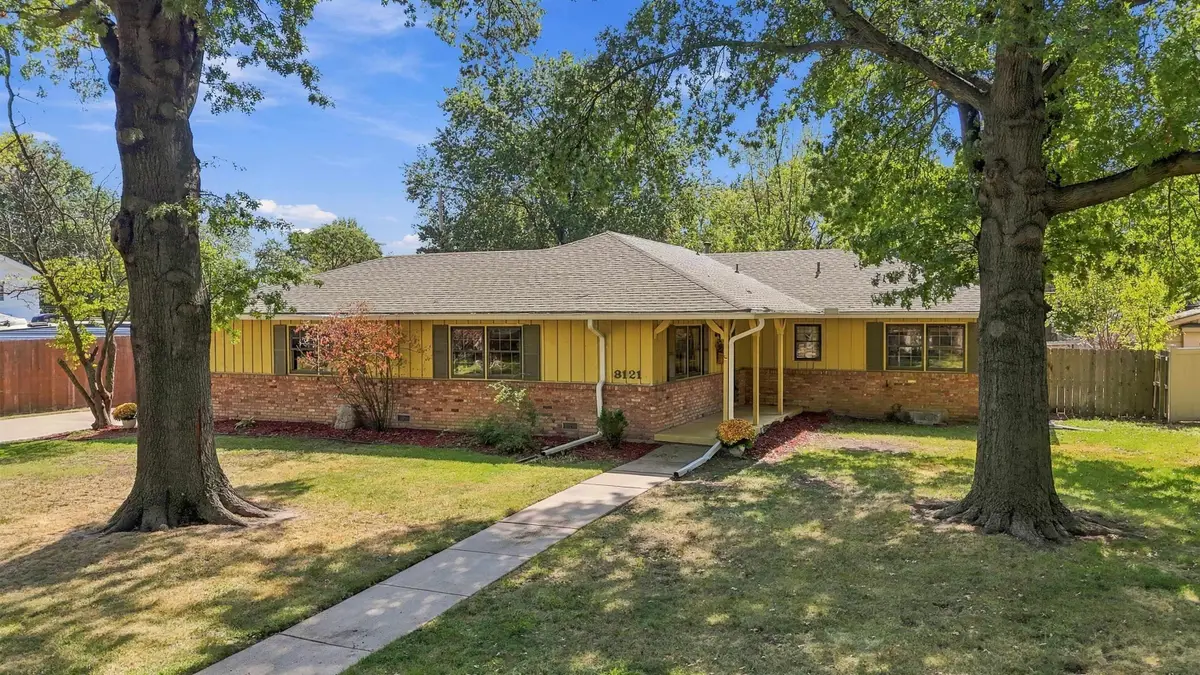 8121 E Mockingbird Ln, Wichita, KS 67207 - #1